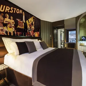 Hotel Splendor Elysées, París