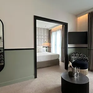 Hotel Grand Coeur Latin, París